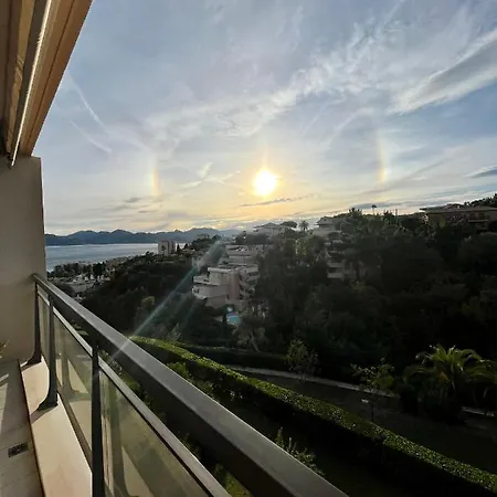 Superbe Studio Avec Terrasse, Vue Panoramique, Piscine, Parking Ferme Gratuit Κάννες