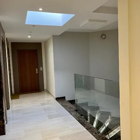 Superbe Studio Avec Terrasse, Vue Panoramique, Piscine, Parking Ferme Gratuit * Cannes